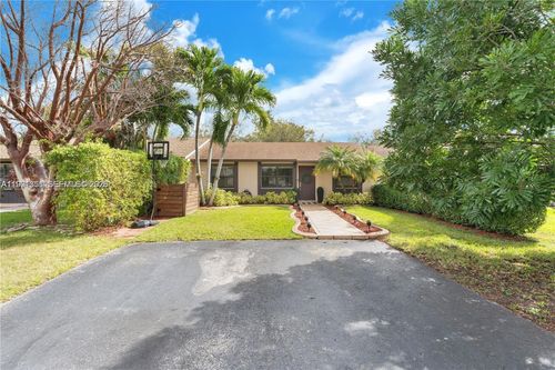 4809-4809 Sw 135th Ct, Miami, FL, 33175-3802 | Card Image