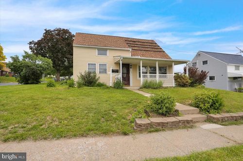 805 Apache Ln, TEMPLE, PA, 19560-1101 | Card Image