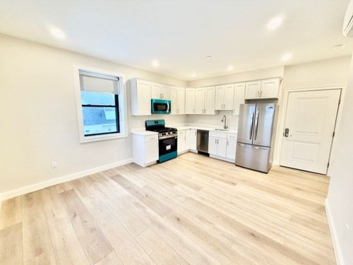 302-220 Winthrop St, Winthrop, MA, 02152-2668 | Card Image