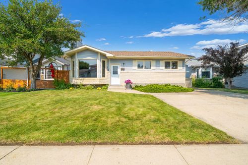 12 Swan Way Se, Medicine Hat, AB, T1B4A7 | Card Image
