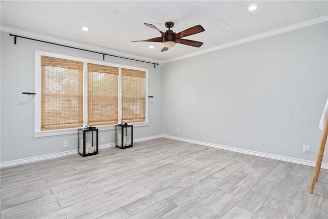 332 S Chiltipin St, House other with 2 bedrooms, 1 bathrooms and null parking in Sinton TX | Image 6