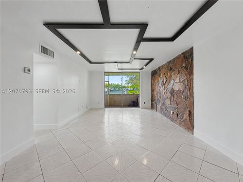 102-8411 Nw 8th St, Miami, FL, 33126-3734 | Card Image
