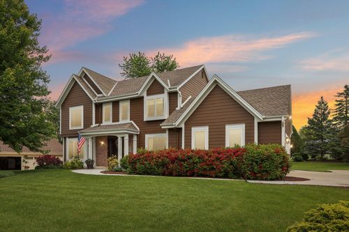 15110146 Windsong Cir W, Germantown, WI, 53022-5294 | Card Image