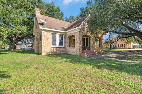 504 W Prairie Avenue, Eagle Lake, TX, 77434 | Card Image