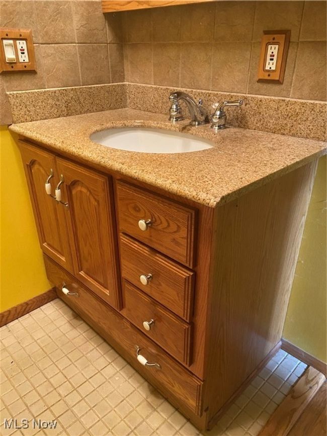 1st floor full bath. | Image 13