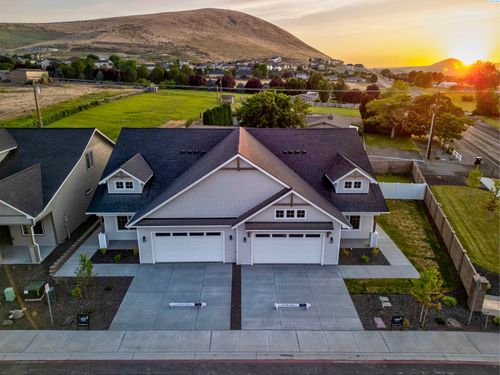 4529 Grove Court, West Richland, WA, 99353 | Card Image