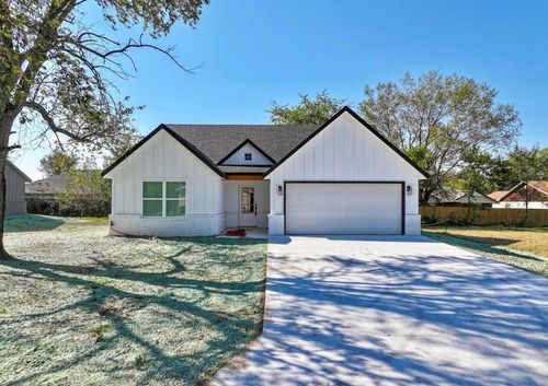 104 Zachary Dr, Grove, OK, 74344-3117 | Card Image