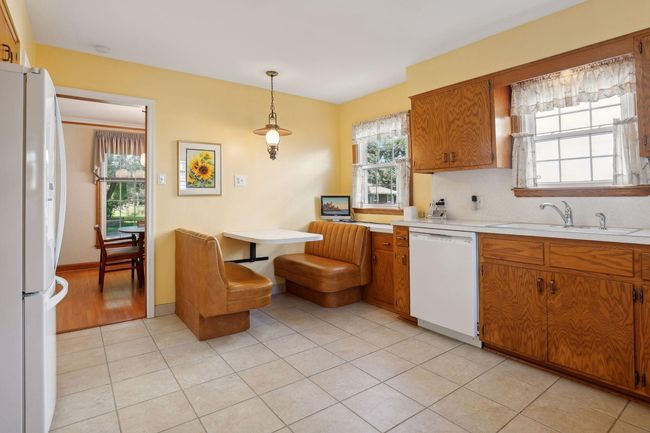 Eat-in Kitchen | Image 8