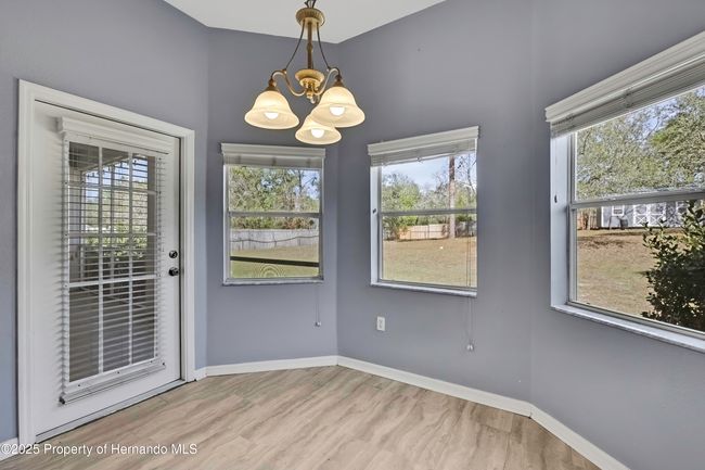 Very spacious breakfast nook | Image 12