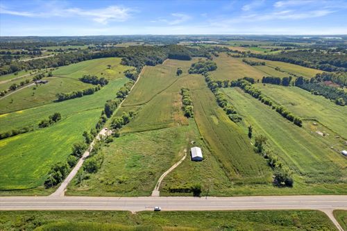 3071 State Road 33, Iron Ridge, WI, 53035-9711 | Card Image