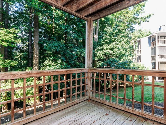 027-1280x960-porch | Image 27