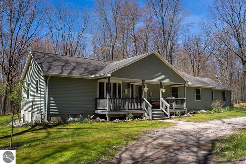 2795 Spruce Hill Dr, Farwell, MI, 48622-9623 | Card Image