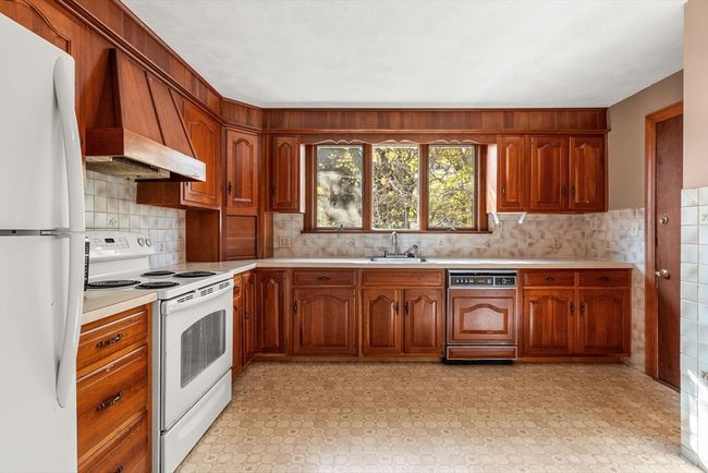 24 - 22 Burpee Rd, Home with 6 bedrooms, 2 bathrooms and 3 parking in Swampscott MA | Image 27