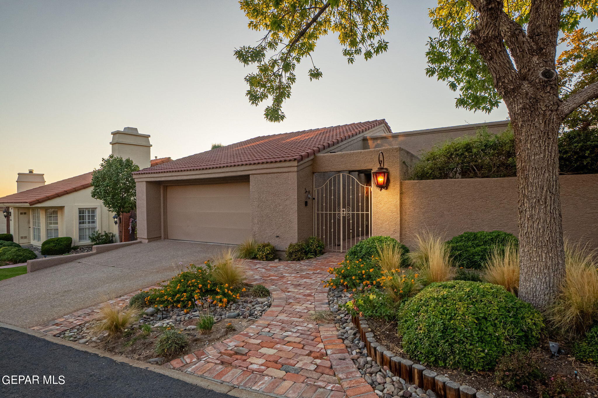 Los Jardines Cir, El Paso, TX 79912