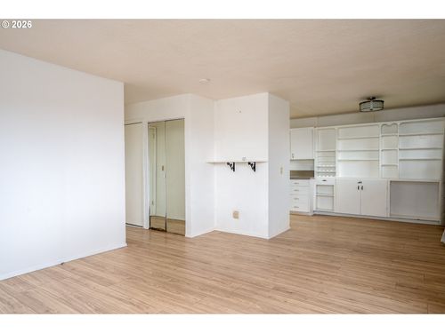 3660 Ne Lombard St, Portland, OR, 97211-7869 | Card Image