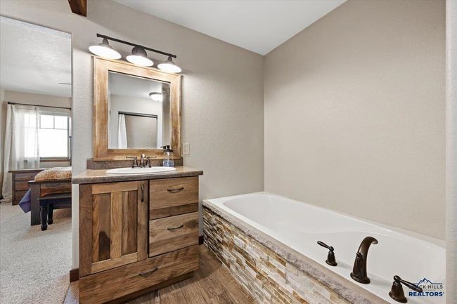 10226 Buena Vista Ln, House other with 6 bedrooms, 4 bathrooms and null parking in Belle Fourche SD | Image 15