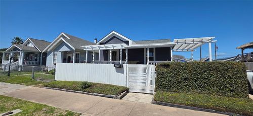 3322 Avenue R 1/2, Galveston, TX, 77550 | Card Image