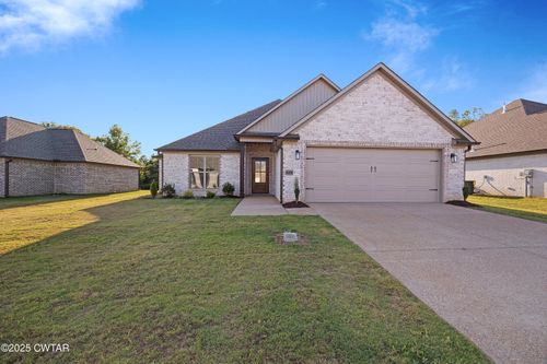 428 Fairway Blvd, Jackson, TN, 38305-8040 | Card Image