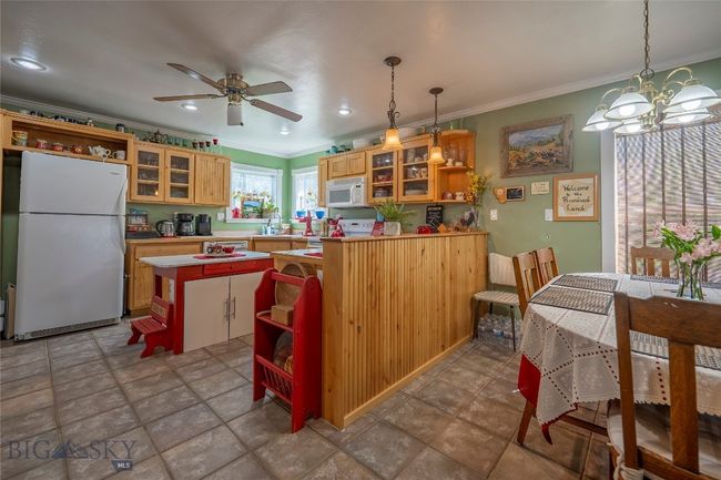 207 2 Nd St E, House other with 3 bedrooms, 3 bathrooms and null parking in Clyde Park MT | Image 16