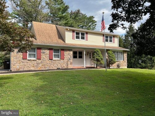 28 Brookdale Dr, DOYLESTOWN, PA, 18901-5074 | Card Image