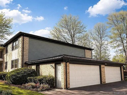 203-30050 Wildbrook Dr, Southfield, MI, 48034-1325 | Card Image