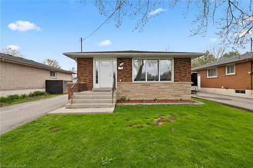 42 Atwater Cres, Hamilton, ON, L9C2E7 | Card Image