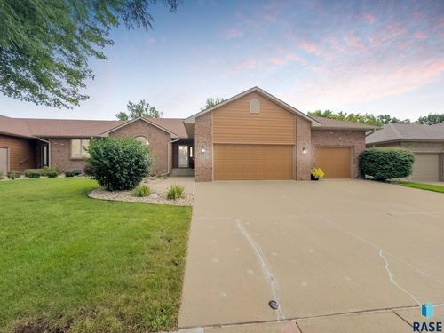 145 W Doral Ct, Sioux Falls, SD, 57108-6413 | Card Image
