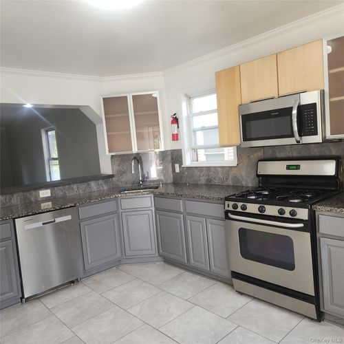 right-70 Elm Ave, Mount Vernon, NY, 10550-2307 | Card Image