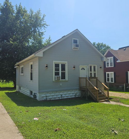 624 E Hawthorne St, Albert Lea, MN, 56007-2238 | Card Image