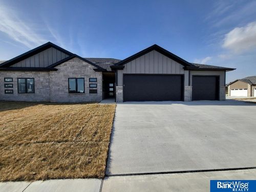 9401 Delano Dr, Lincoln, NE, 68516-1770 | Card Image