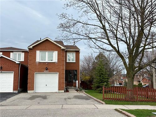 4313 Lee Dr, Mississauga, ON, L4W4A9 | Card Image