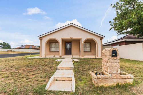 810 Sw 1st St, Andrews, TX, 79714-8022 | Card Image