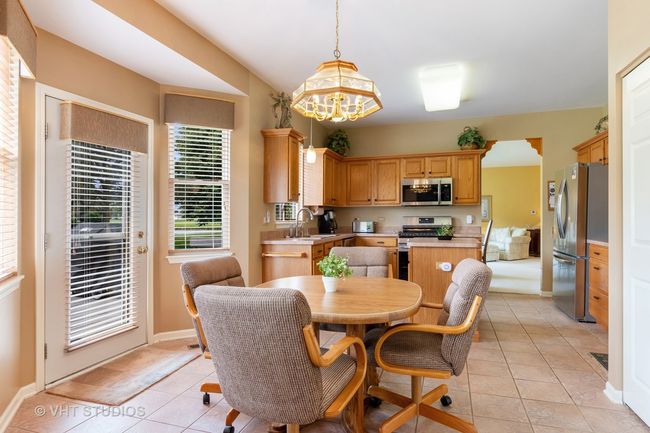 21513 W Douglas Ln, Condo with 3 bedrooms, 2 bathrooms and 2 parking in Plainfield IL | Image 9