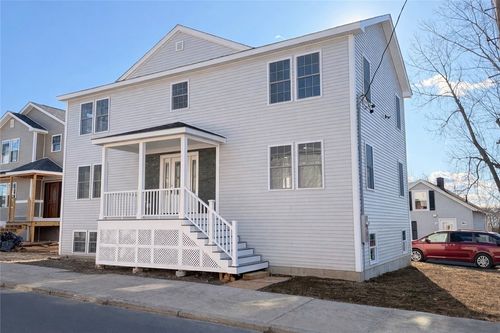 35 Hurley Ave, Pawtucket, RI, 02860-3520 | Card Image