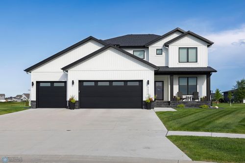 5606 43rd St S, Fargo, ND, 58104-6098 | Card Image