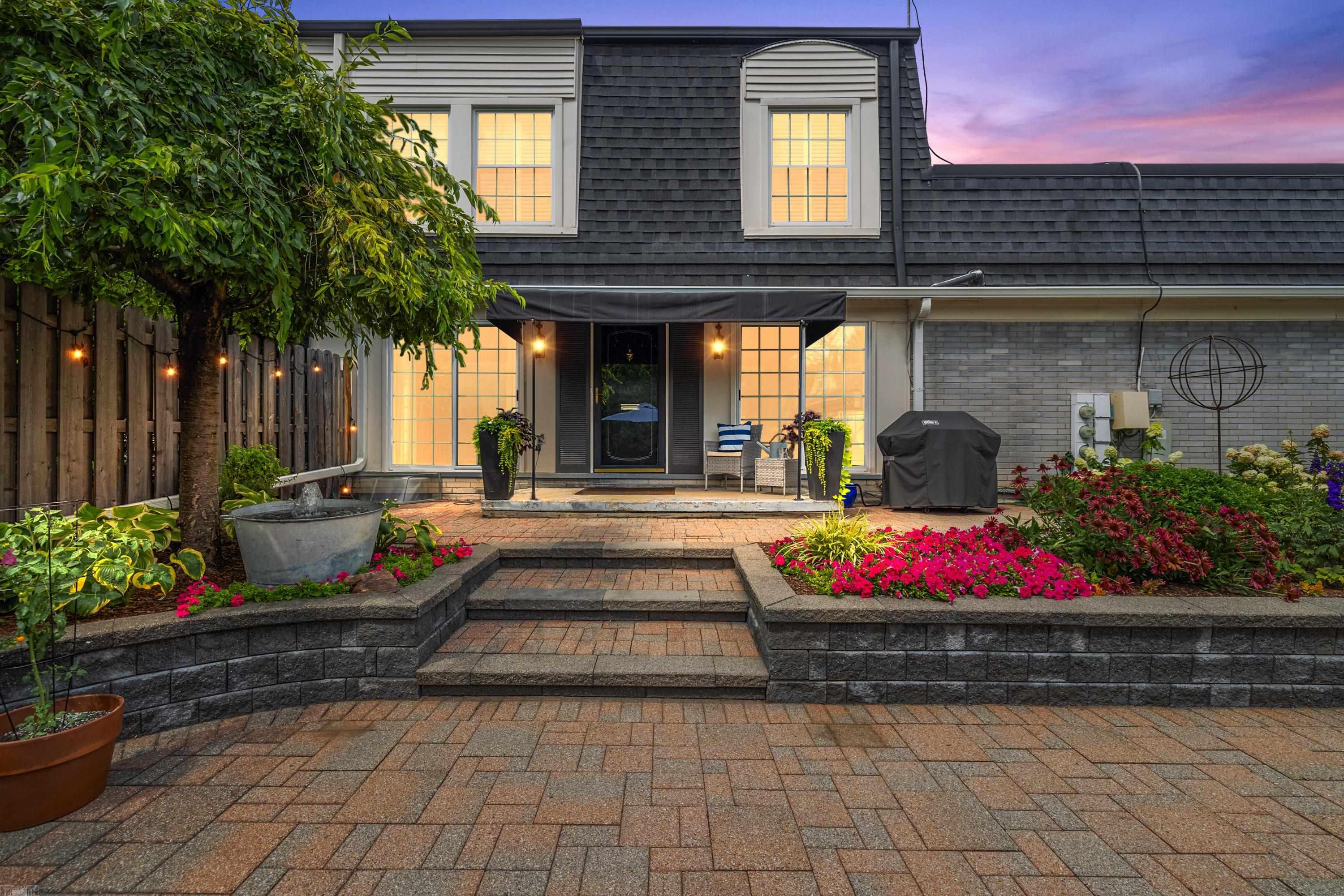 Shorepointe Ln, Grosse Pointe Woods, MI 48236