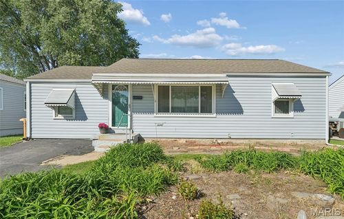 831 Loekes Dr, Florissant, MO, 63031-5229 | Card Image