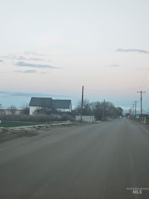 2344 Nw 2nd Ave, Fruitland, ID, 83619-3643 | Card Image