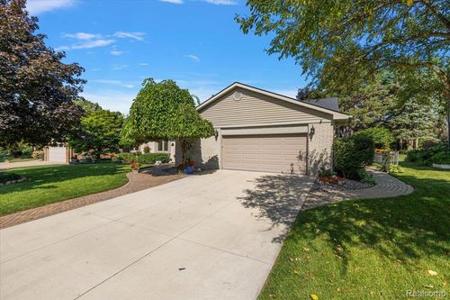 41908 Pon Meadow Dr, Northville, MI, 48168-2239 | Card Image