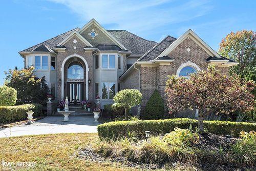 3968 Fawn Dr, Oakland Twp, MI, 48306-1056 | Card Image