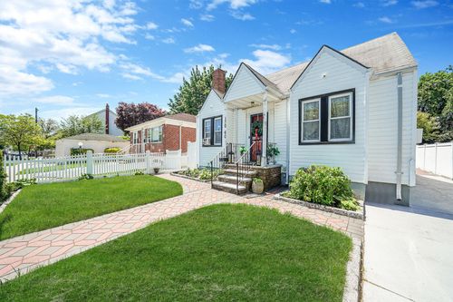 130 223rd St, Laurelton, NY, 11413-1242 | Card Image