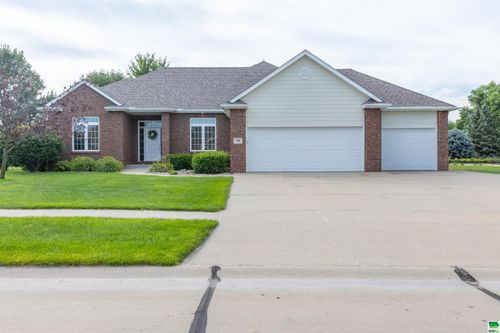 426 Fawn Holw, Dakota Dunes, SD, 57049-5353 | Card Image