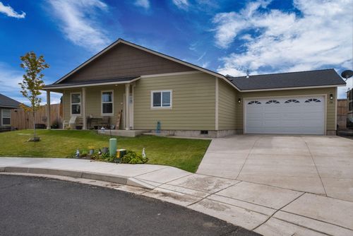 524 Se Morgan Ct, Madras, OR, 97741-9655 | Card Image