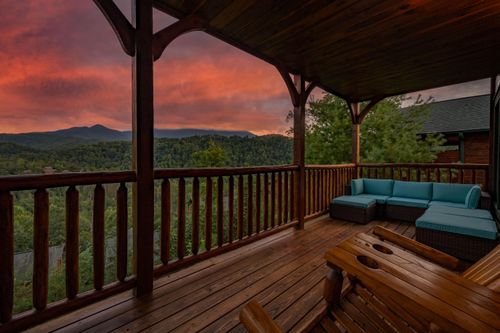 648 Park Vista Way, Gatlinburg, TN, 37738-5396 | Card Image