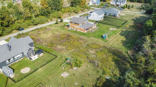 5824 Trail Side Ln, Hamburg Twp, MI, 48189-8162 | Card Image