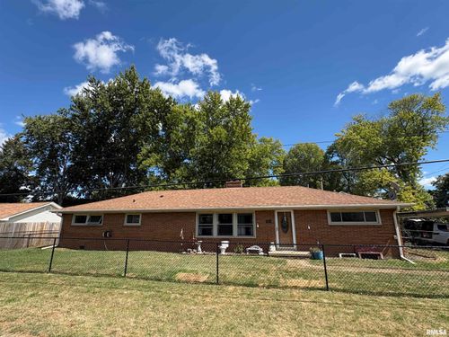 501 N Wood St, Washington, IL, 61571-1441 | Card Image