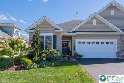 4406 Allegiant St, Center Valley, PA, 18034-8179 | Card Image