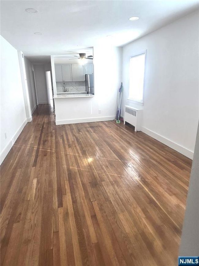 77 Forest Hill Pkwy, Condo with 2 bedrooms, 1 bathrooms and null parking in Newark NJ | Image 6