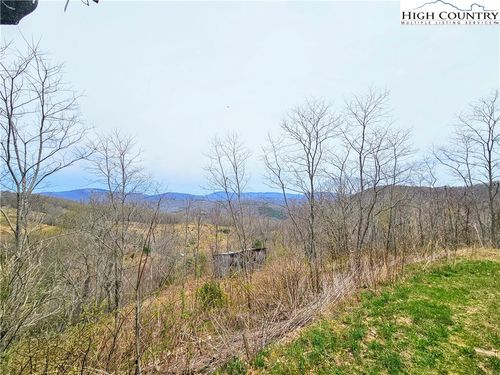 851 E Whenlin Ridge Rd, Lansing, NC, 28643-9371 | Card Image