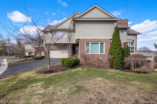 3828 Pine Lake Knoll Dr, West Bloomfield, MI, 48324-1648 | Card Image